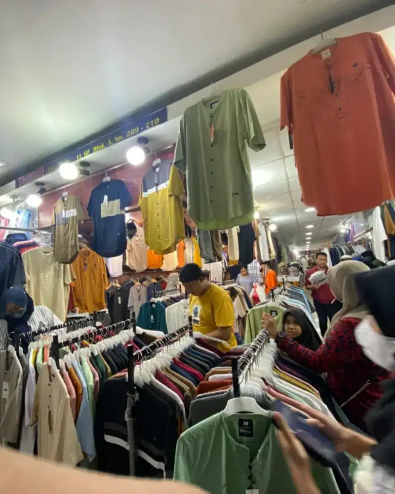 Di butuhkan kasir / admin online shop untuk outlet busana moslem