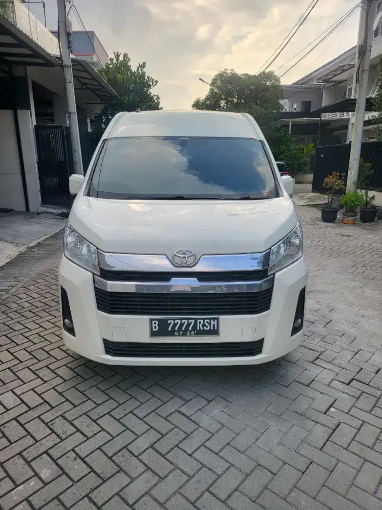 Toyota hiace premio 2021