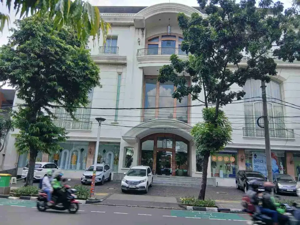 Bangunan Komersil 3 Lantai Dipakai Butik Di Jl Melawai Raya Kebayoran Baru Jakarta Selatan