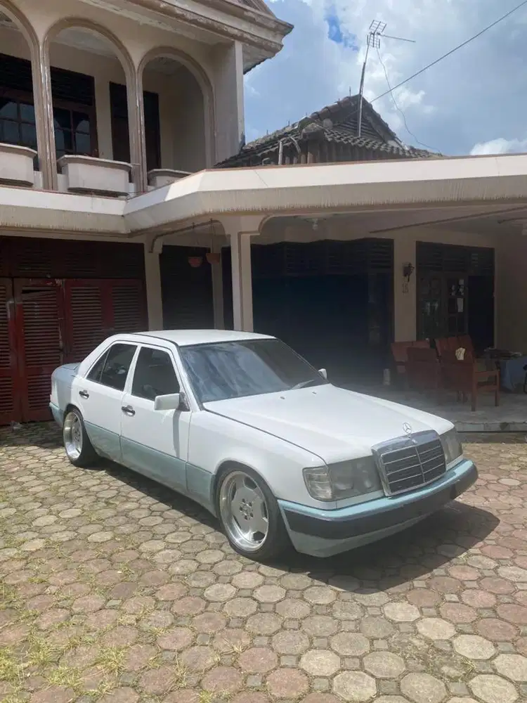 MERCEDES BENZ W124 200E M/T 1989 ARTIC WHITE