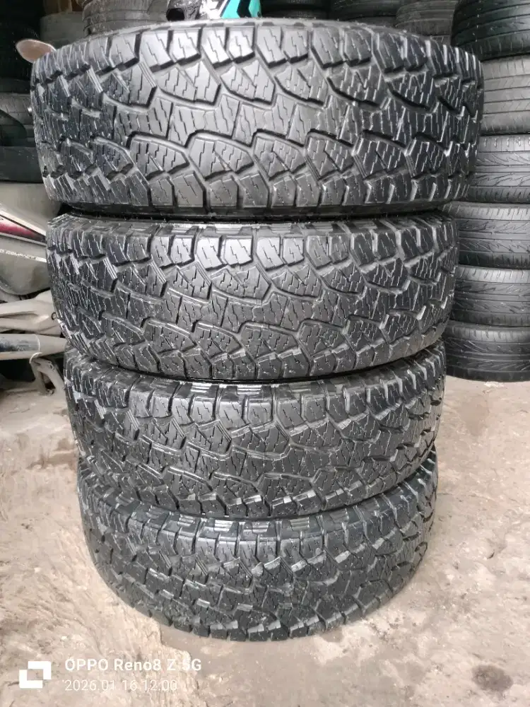 Jual ban copotan mrek hangkok Dynapro at'm ukuran 235 70 R16 kond 90%