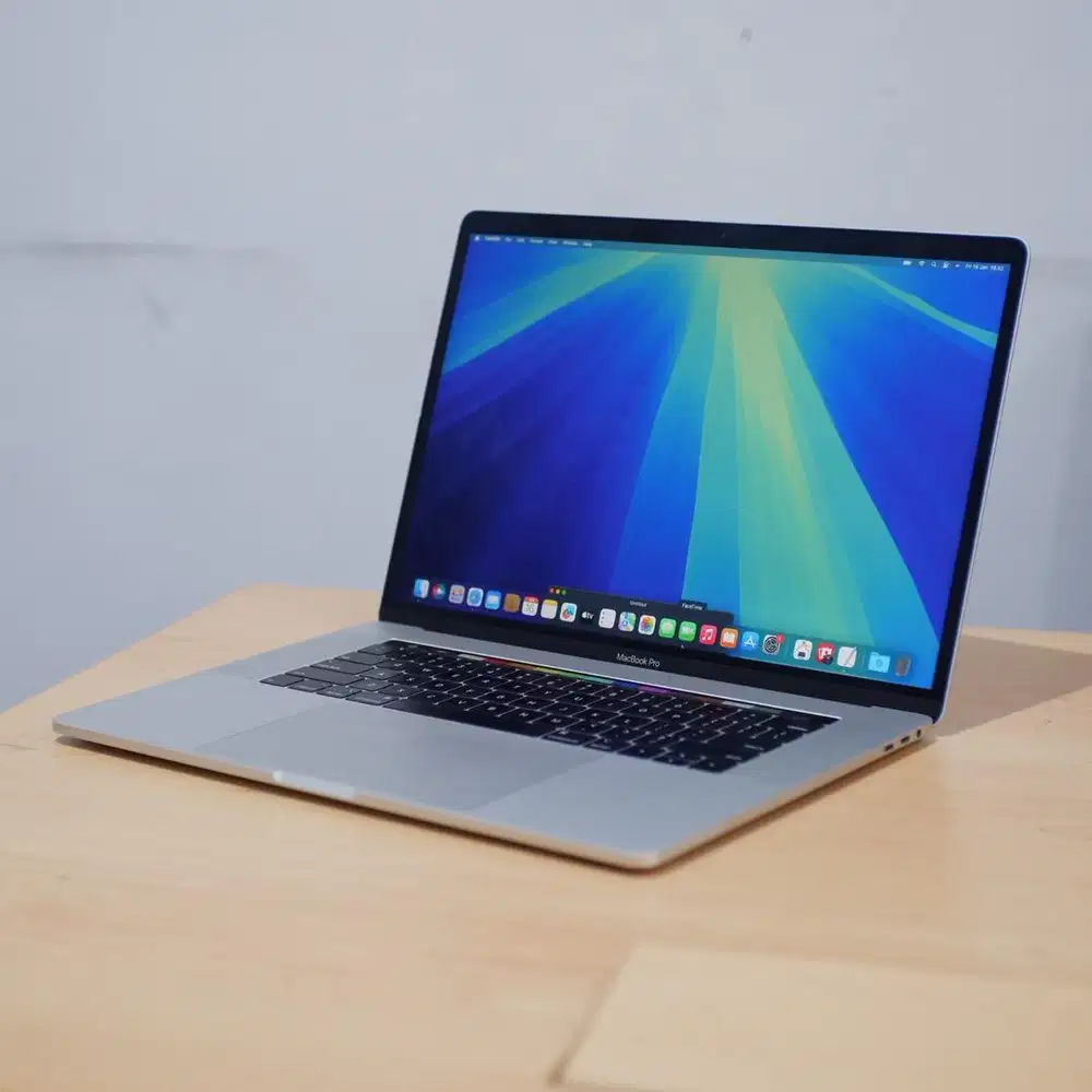 MacBook Pro Core i7 15 Touchbar 2018 Dual VGA