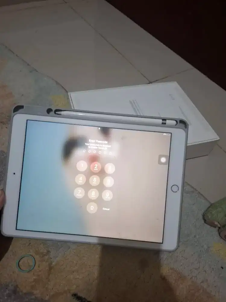 For Sale iPad gen 8 (rosegold) & apple pencil