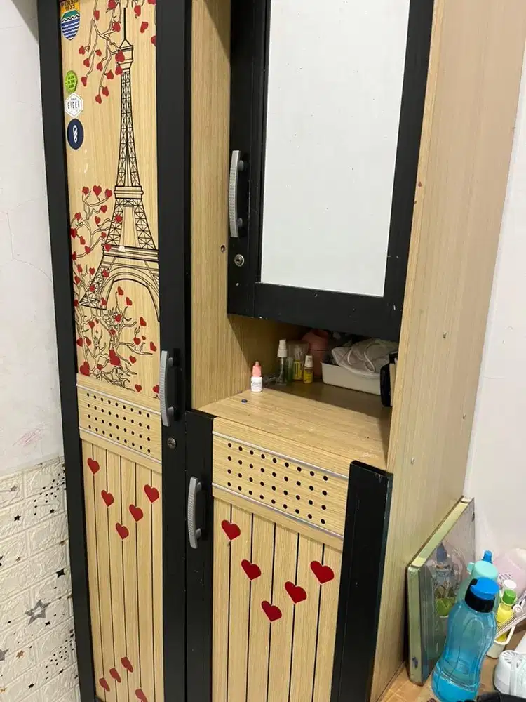 Dijual lemari kayu bekas