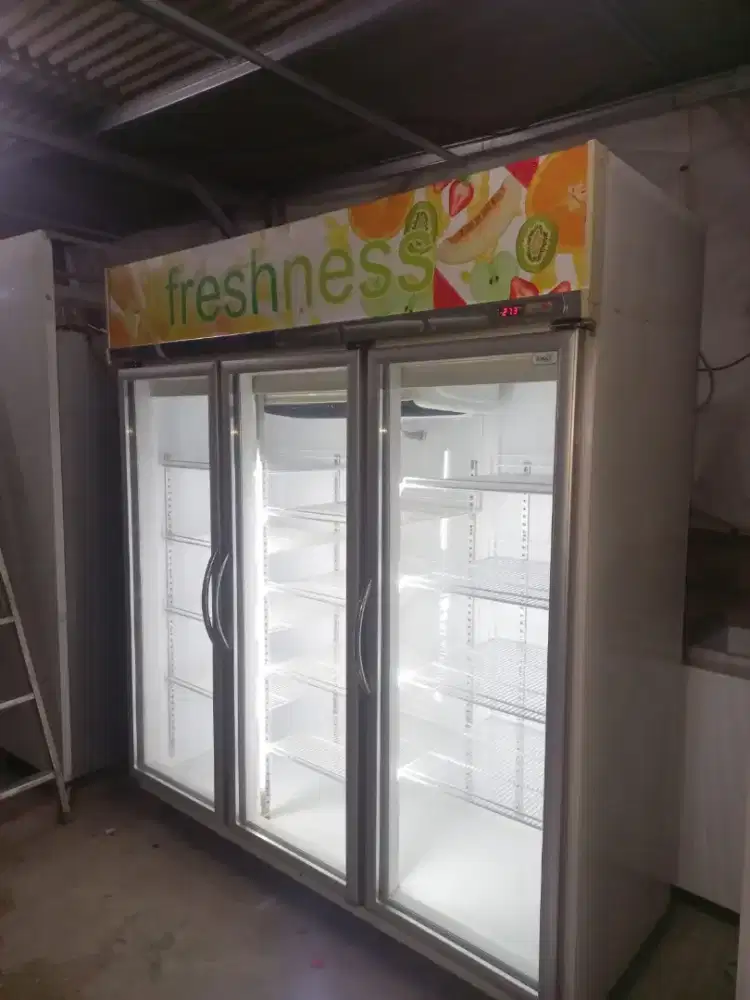 ready stok showcase 3 pintu