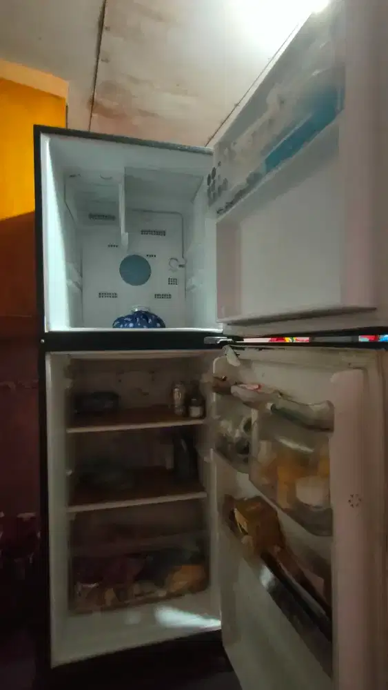 Kulkas bekas Merk Panasonic Dua Pintu