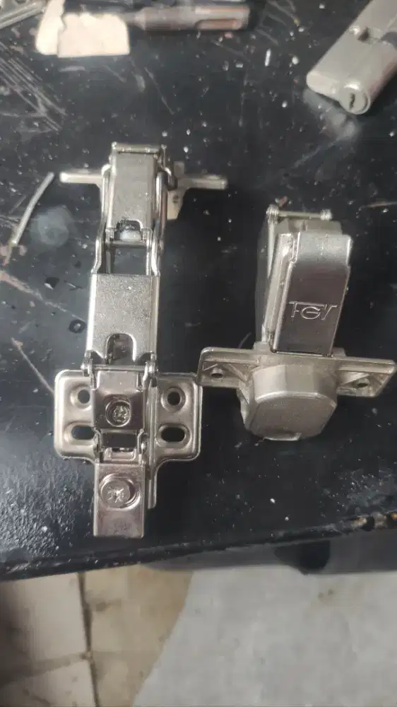 ENGSEL HIDROLIK MERK TGV