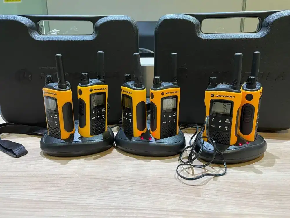 Motorola T80 Extreme Walkie Talkie 6 Set Radio Audio HT Second Bekas