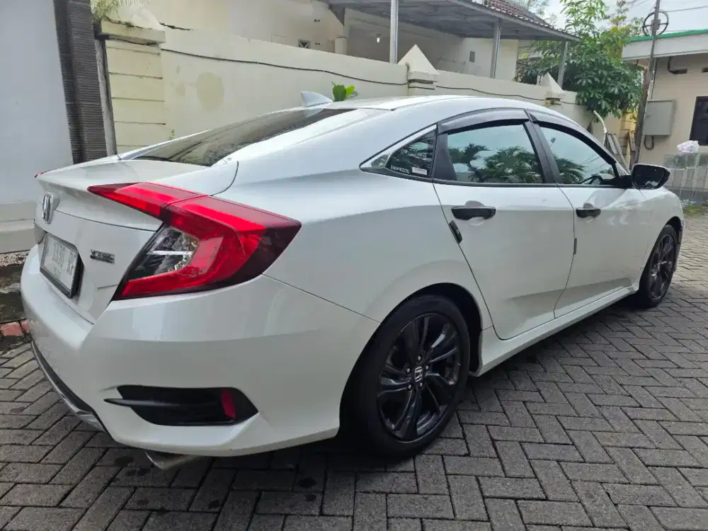 Dijual Honda Civic 1.5L Turbo ES Sedan 2020 Pemakaian 2021