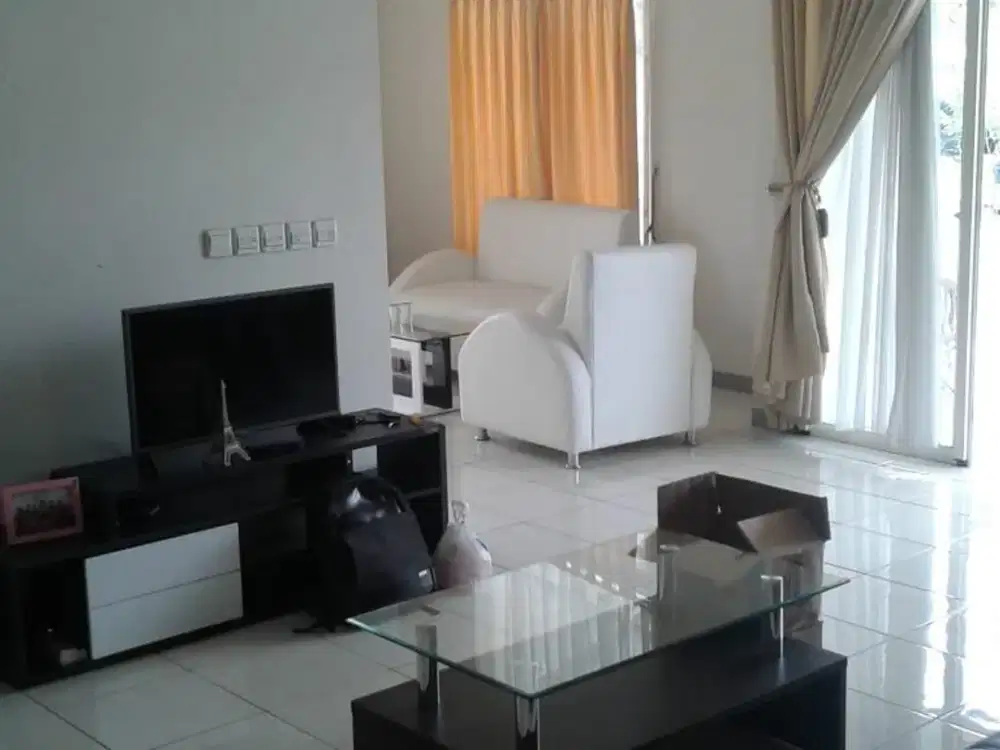 RUMAH NAGANINGRUM HOEK  KOTA BARU PARAHYANGAN