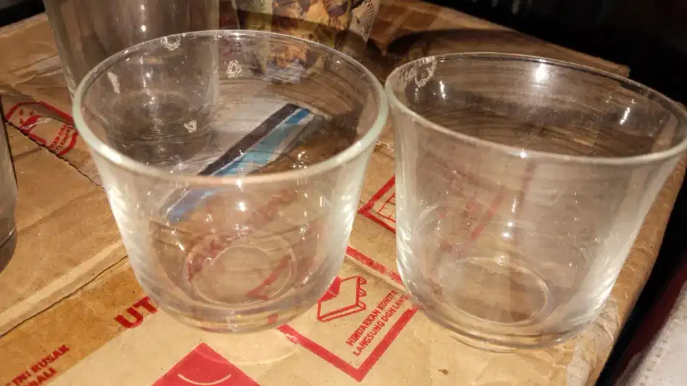 Gelas dan piring melamin