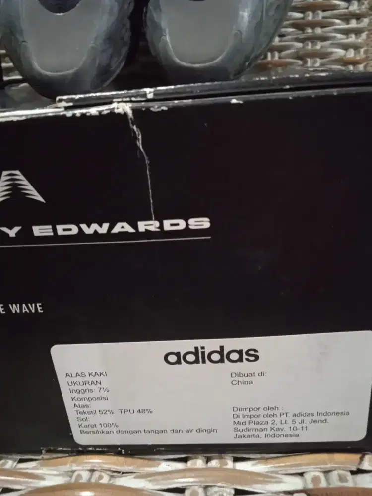 Sepatu basket A.E 1