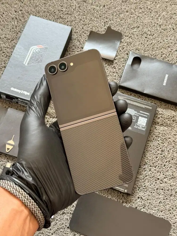 Samsung Galaxy Z Flip 6 Carbon 12/256gb Fullset Resmi