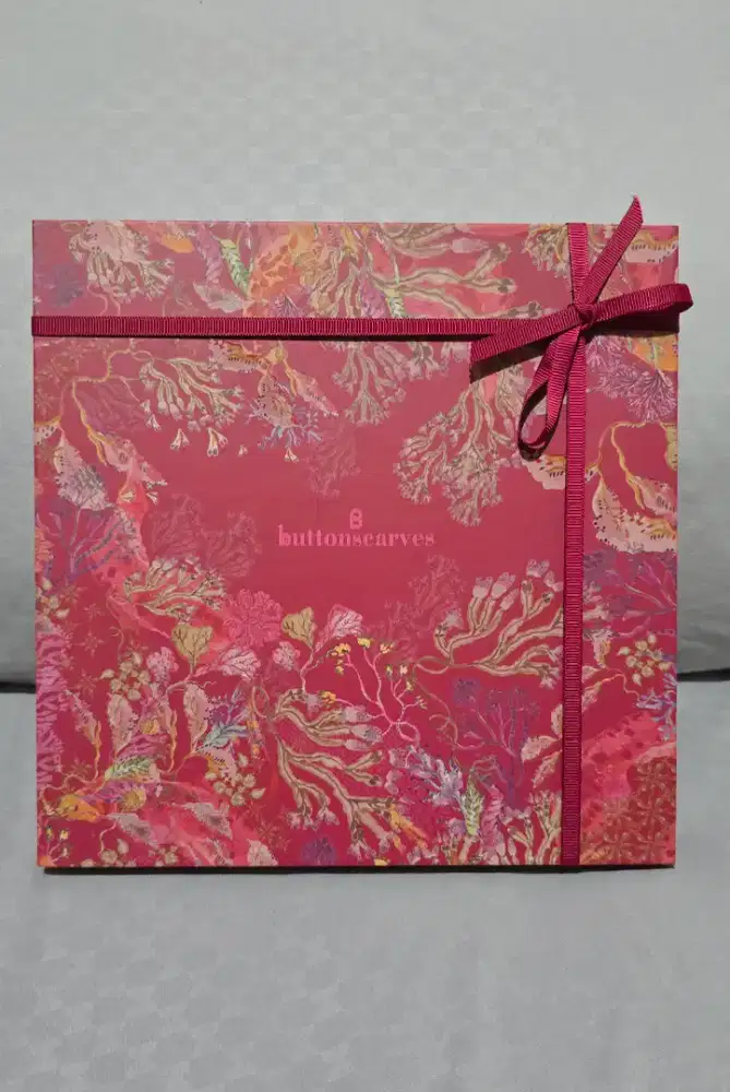 Misool Voile Square Pink Manta Buttonscarves