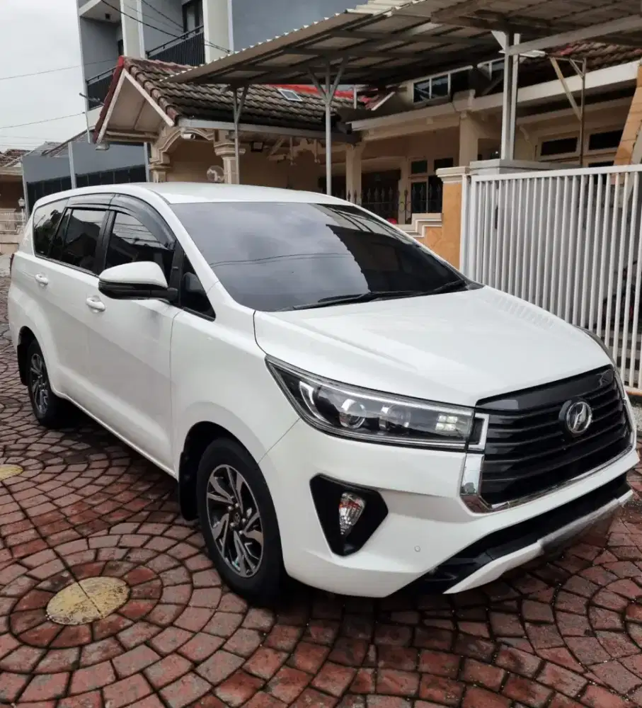 Innova Reborn 2021 V Diesel Putih Matic AT