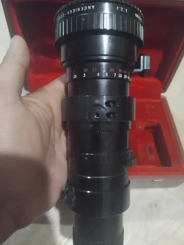 Lensa Angenieux 12-120