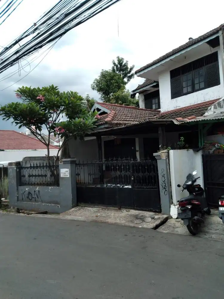 Di Jual Murah Rumah  luas Di Kemanggisan Kebon jeruk jakbar
