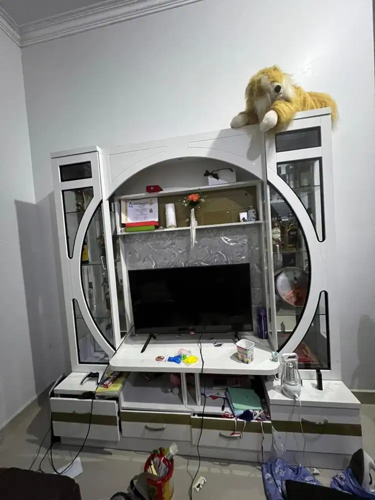 DIJUAL LEMARI HIASAN TV KONDISI BAGUS NO LECET