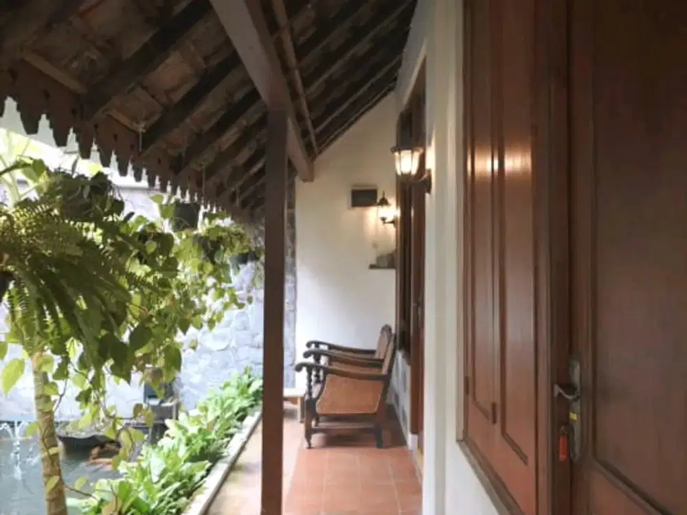 RUMAH CANTIK TENGAH KOTA