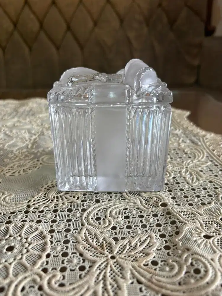 Kotak Perhiasan Kristal Vintage Bertutup Pita