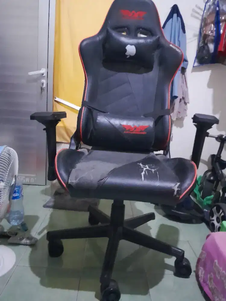 Kursi Gaming merk ARMAGGEDDON