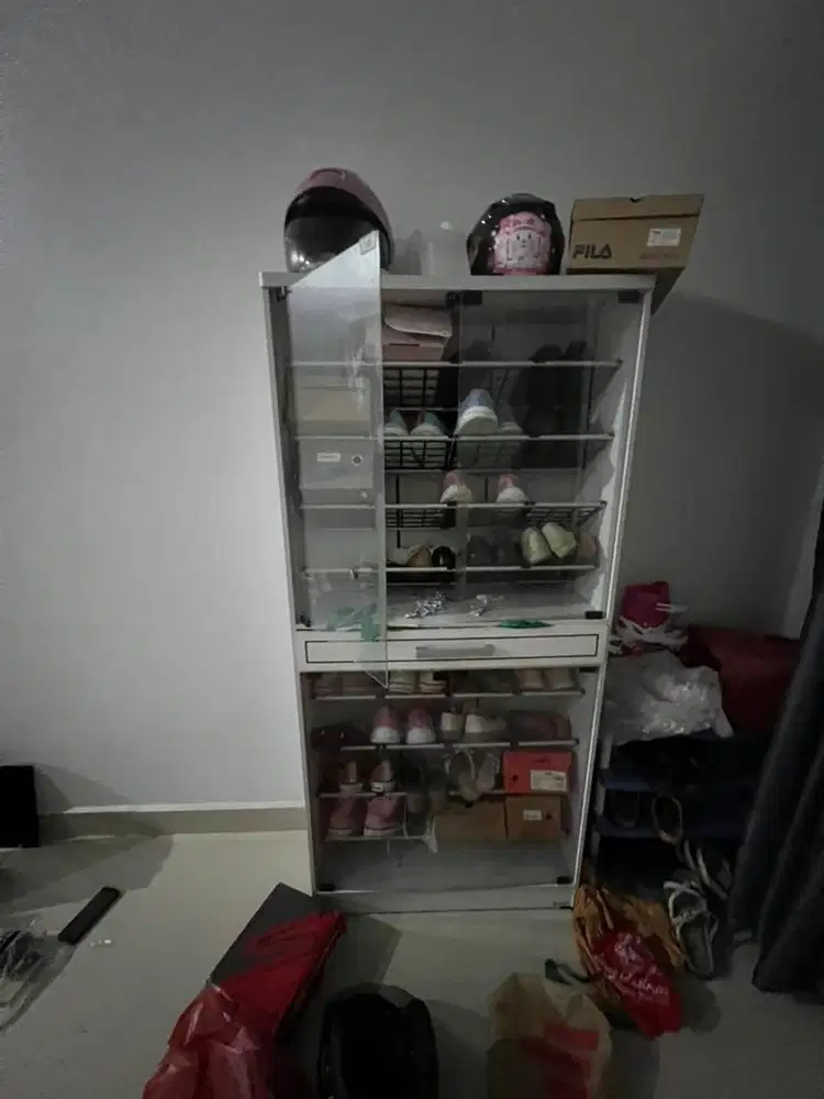 DIJUAL LEMARI SEPATU KONDISI BAGUS