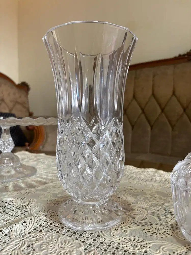 Vas Bunga Kristal Royal Crystal Rock Opera