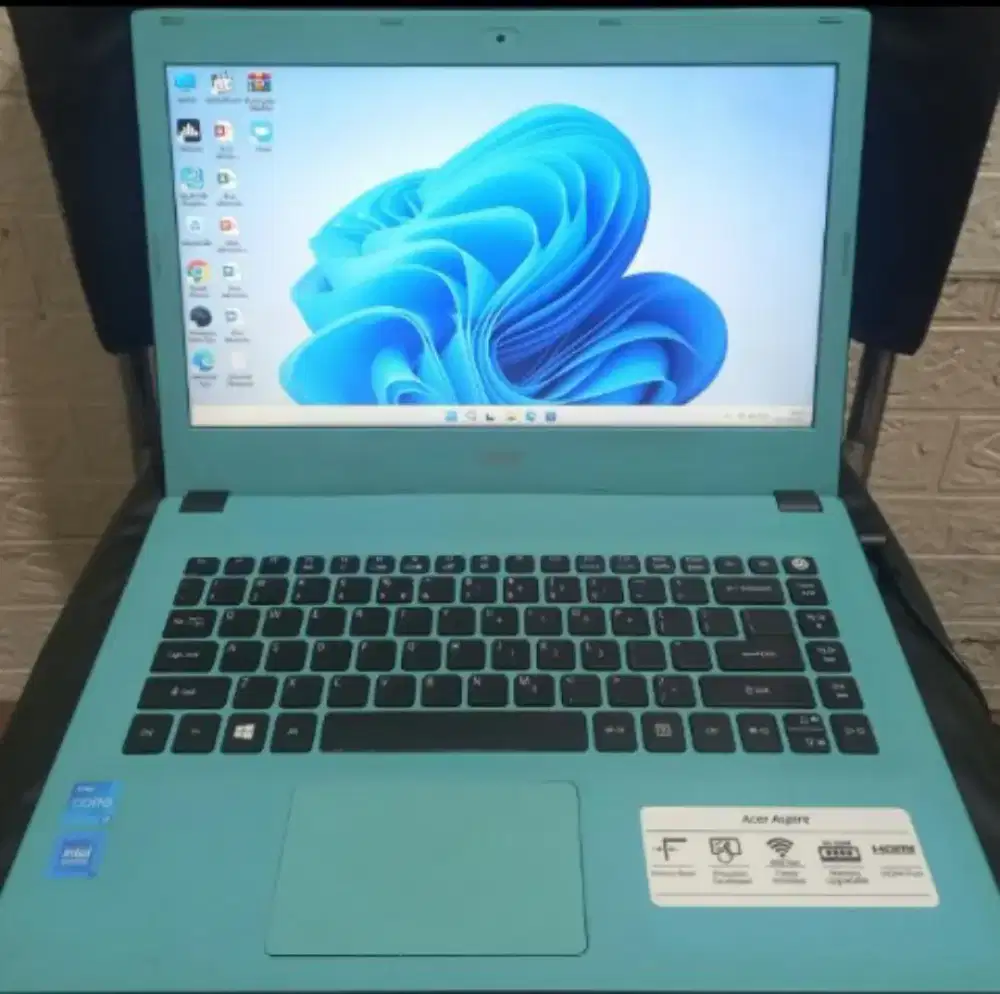 LAPTOP ACER E5-473

PROSESOR INTEL CORE I3 GEN 4TH
WINDOWS 11
