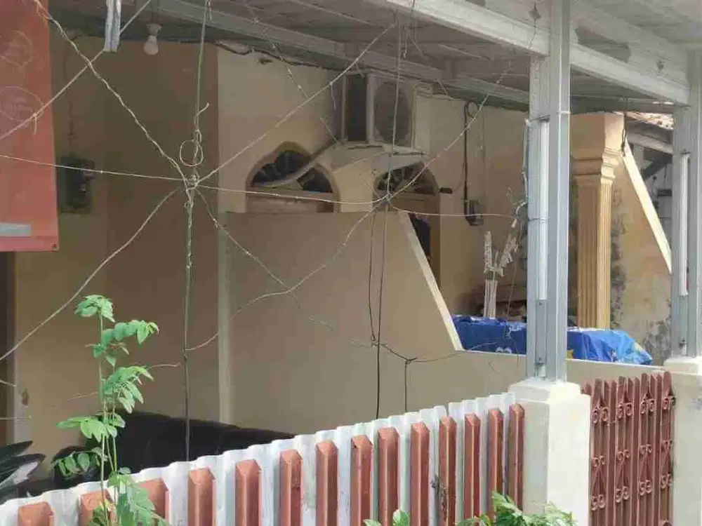 Dijual Butuh Cepat Rumah dan 1 Pintu Kontrakan di Depok Timur