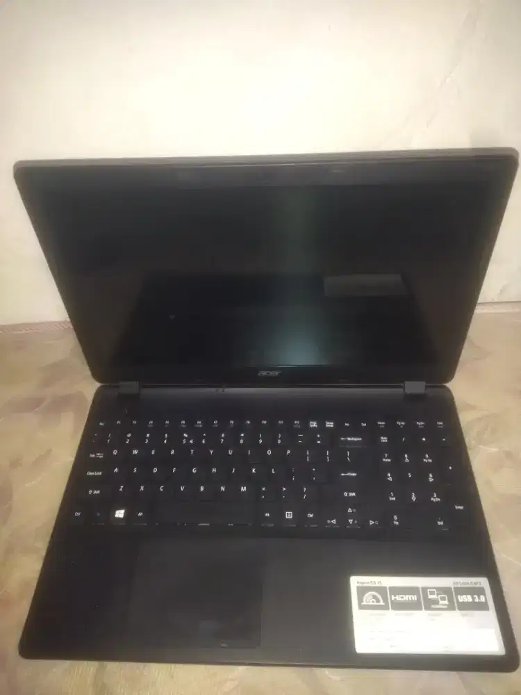 Laptop Acer ES1