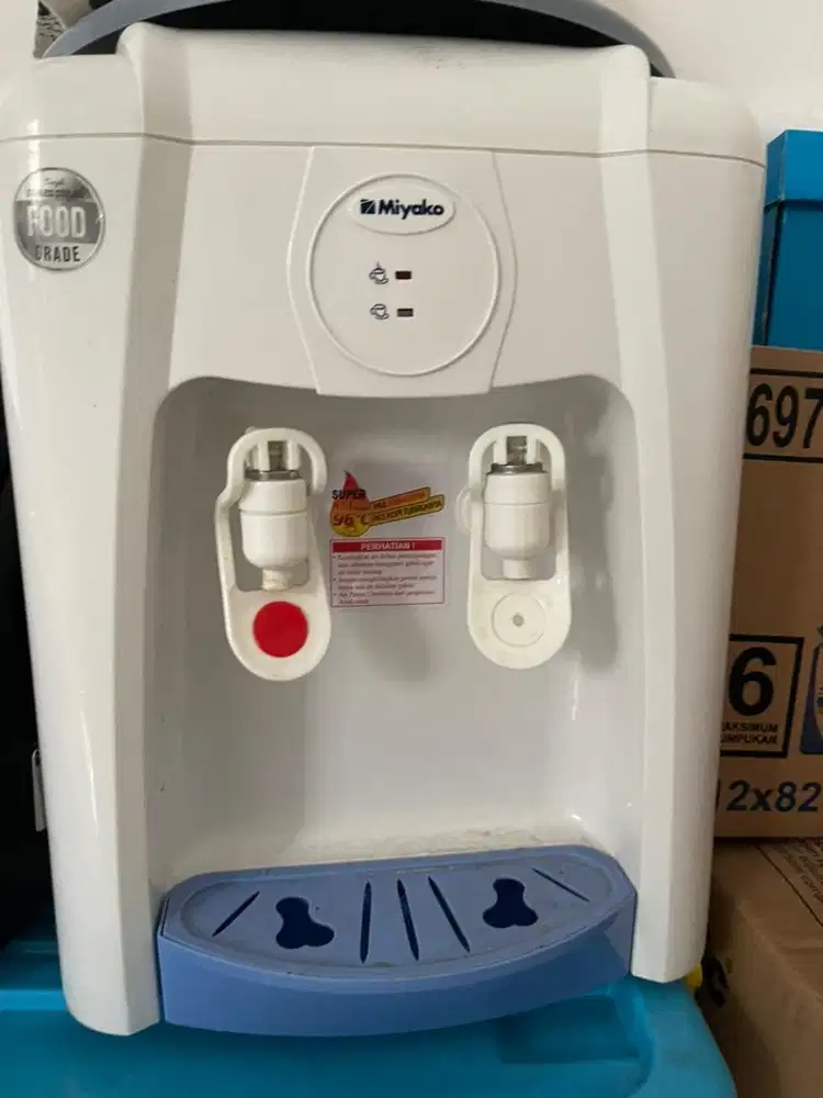 Dispenser galon atas