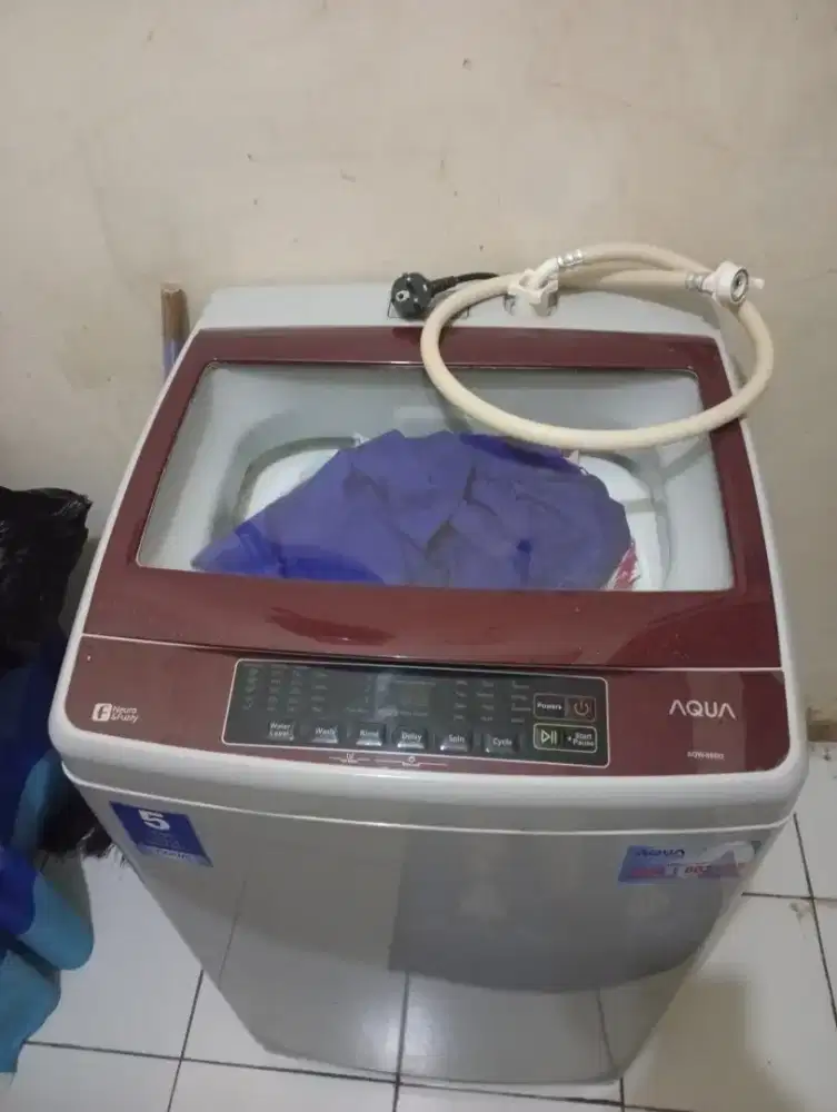 Jual cepat mesin cuci 7 kg. Merk aqua . Minus pemakaian aj. Bisanego