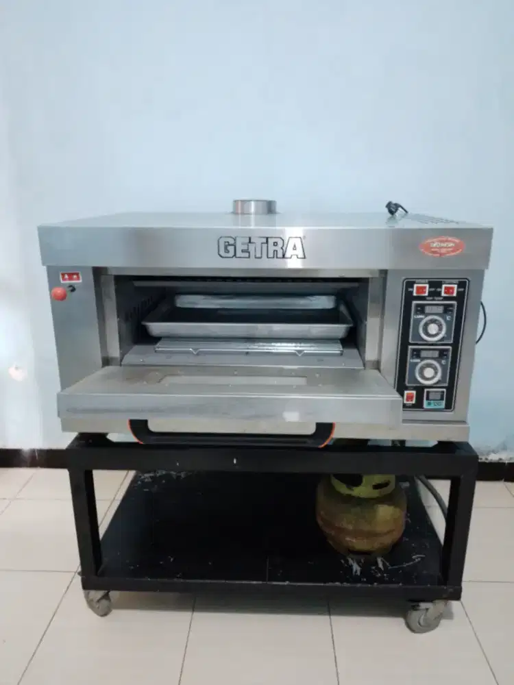 Oven deck 1 tray merek Getra full set (kaki oven, gas, dan regulator)