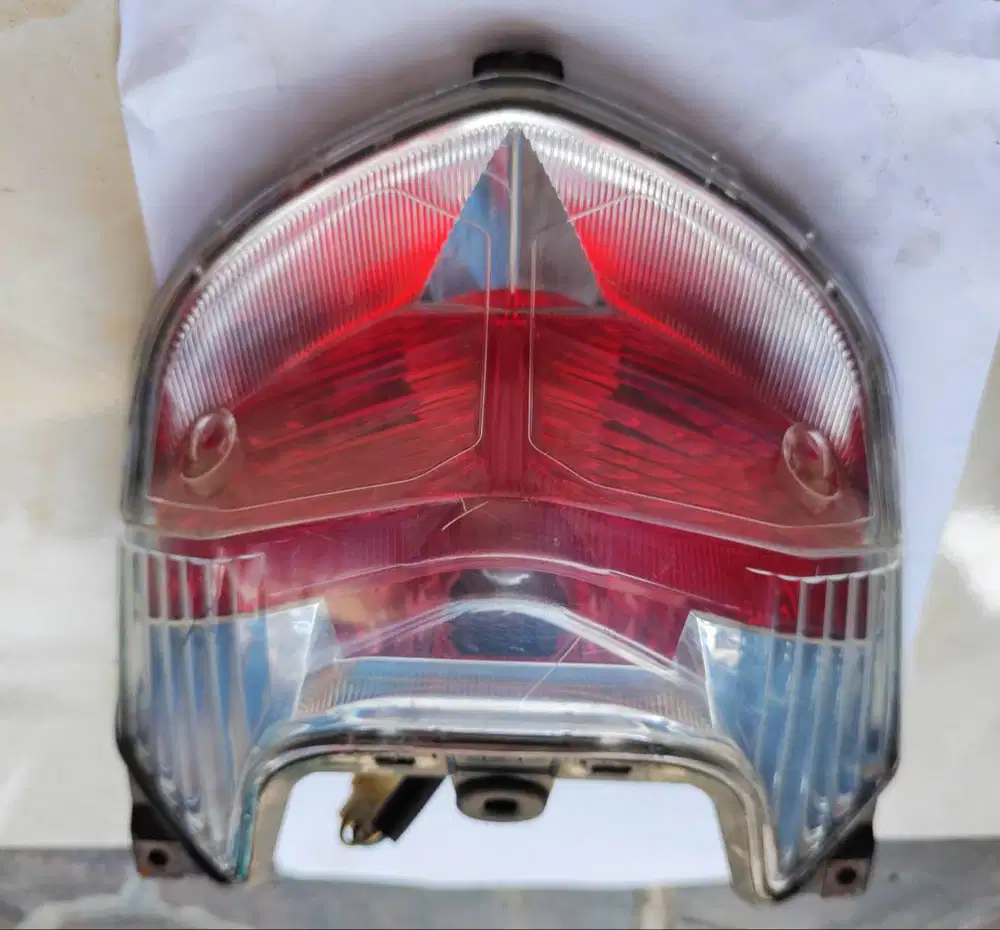 Lampu belakang Vixion old