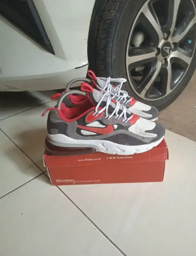 Sepatu second nike airmax react 27c size 38.5 original