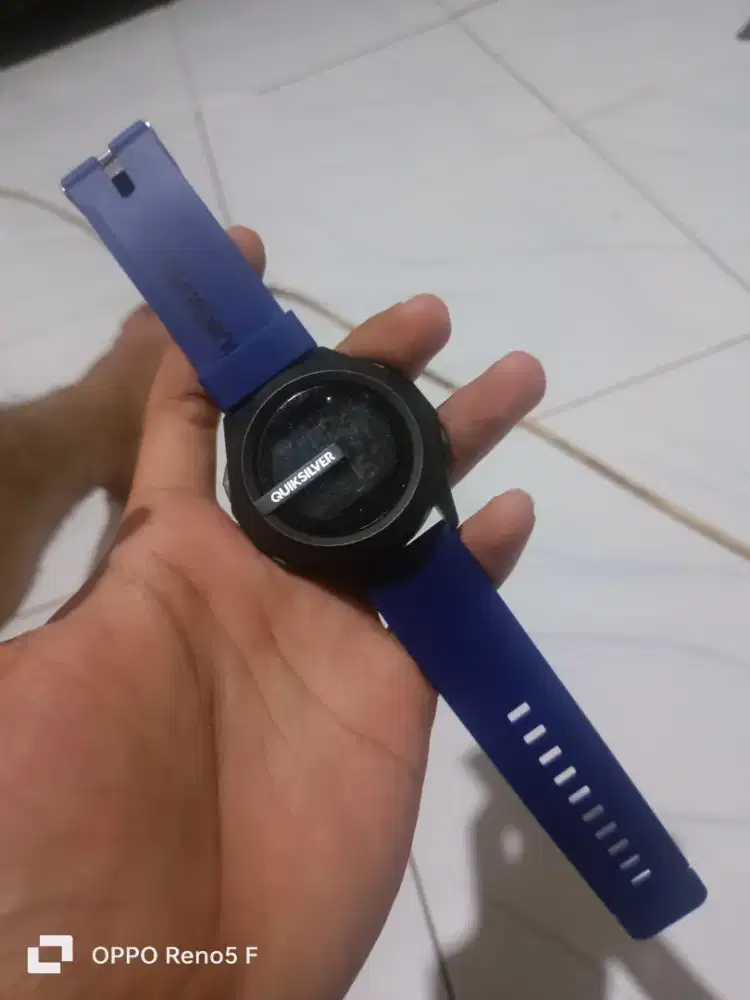 jam tangan digital Quicksilver