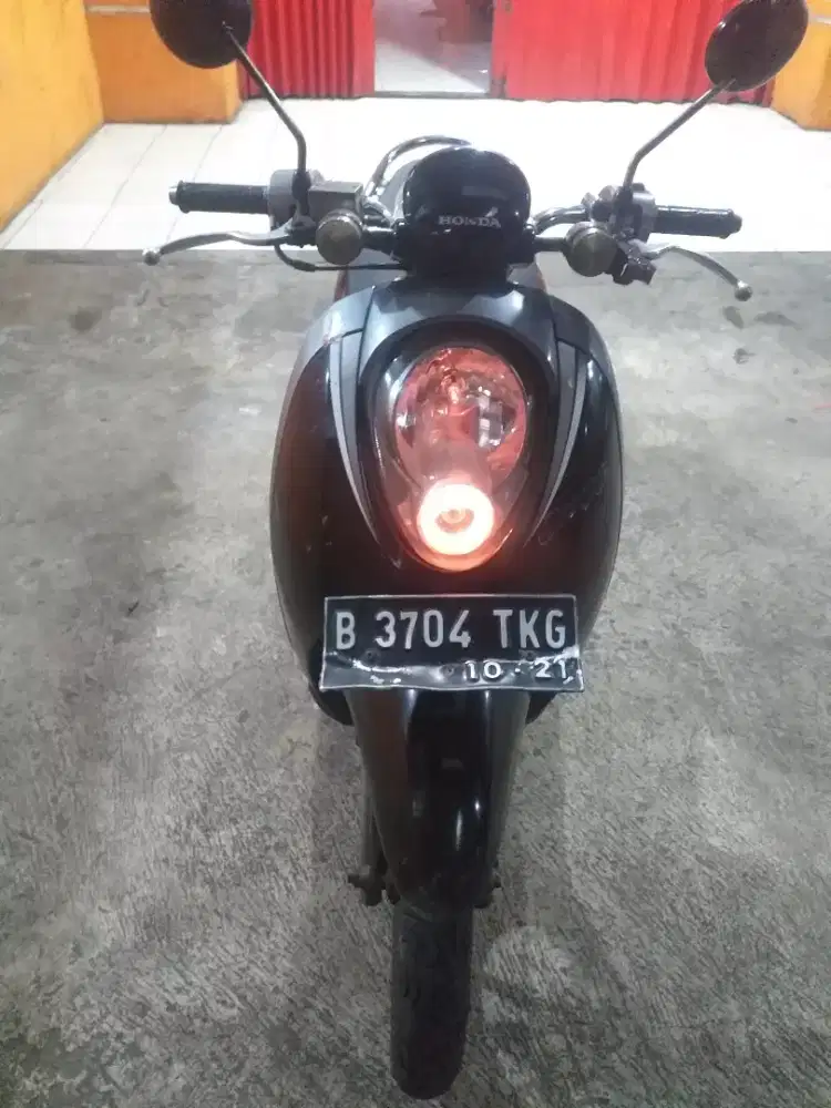honda scoopy 2011 black/white