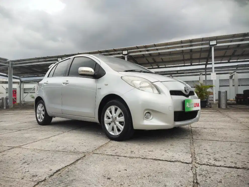 Yaris E 2013 matic 2014 silver 2012 terawat 2011 tangan Pertama