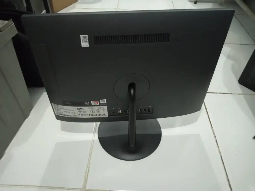 Lenovo ideacentre 330 20ast aio all in one ram 4gb ddr4 SSD 128gb 20in