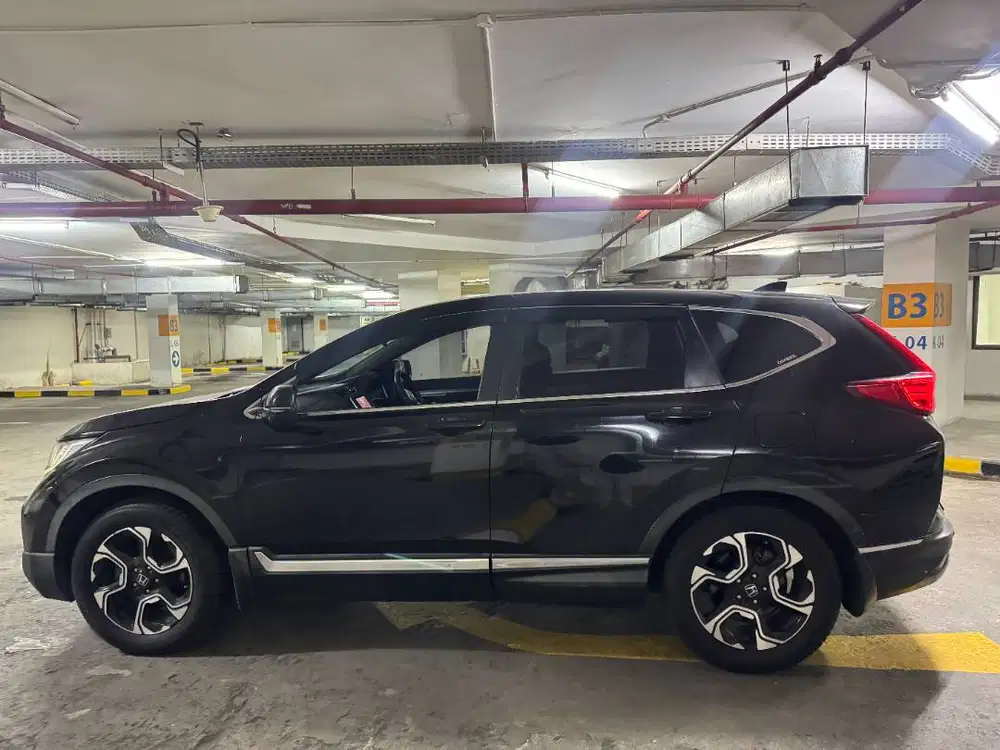 Honda CR-V 2017 Hitam AT | Baru Service | Terawat | Ban baru diganti