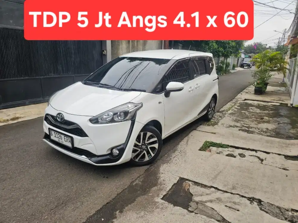 TDP 5Jt Angs Termurah Toyota Sienta V 2020 Matic Putih Low Km Like New