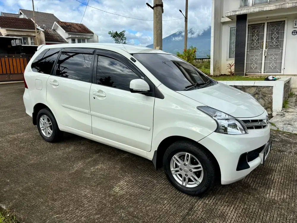 Xenia 1.3 R Deluxe, A/T Matic, Warna Putih, 2013, KM 140rb