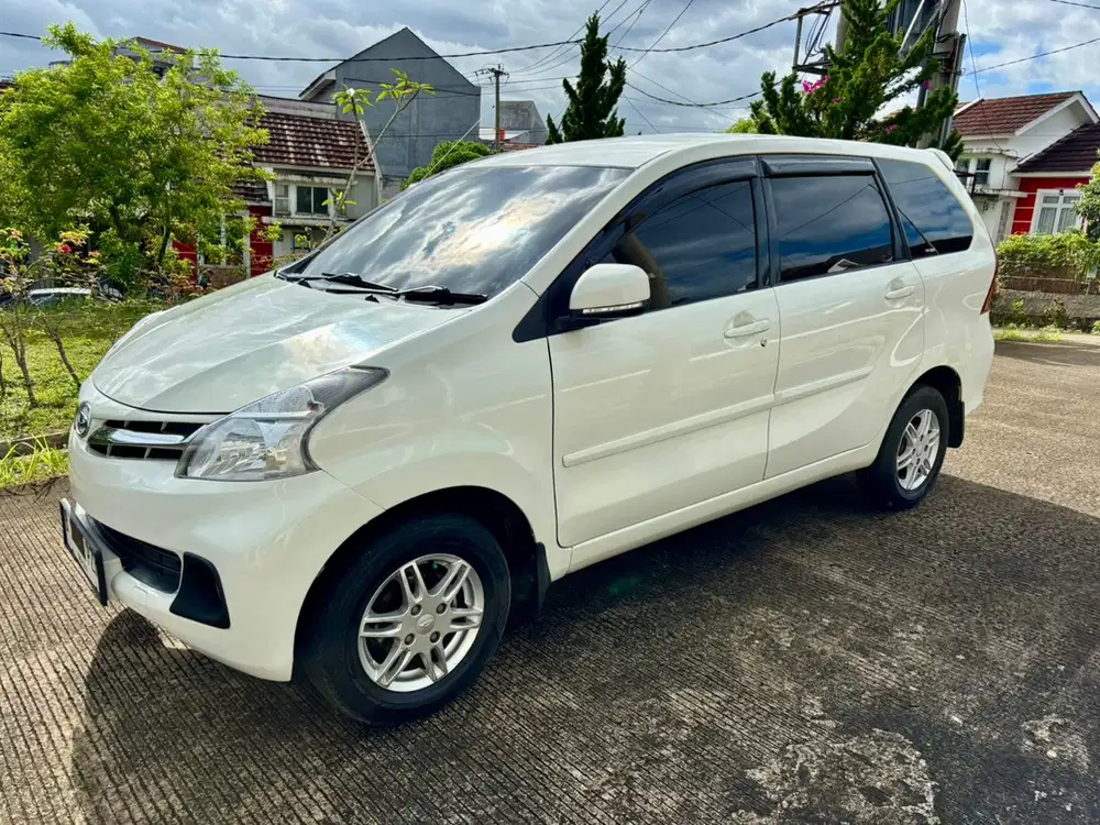 Xenia 1.3 R Deluxe, A/T Matic, Warna Putih, 2013, KM 140rb