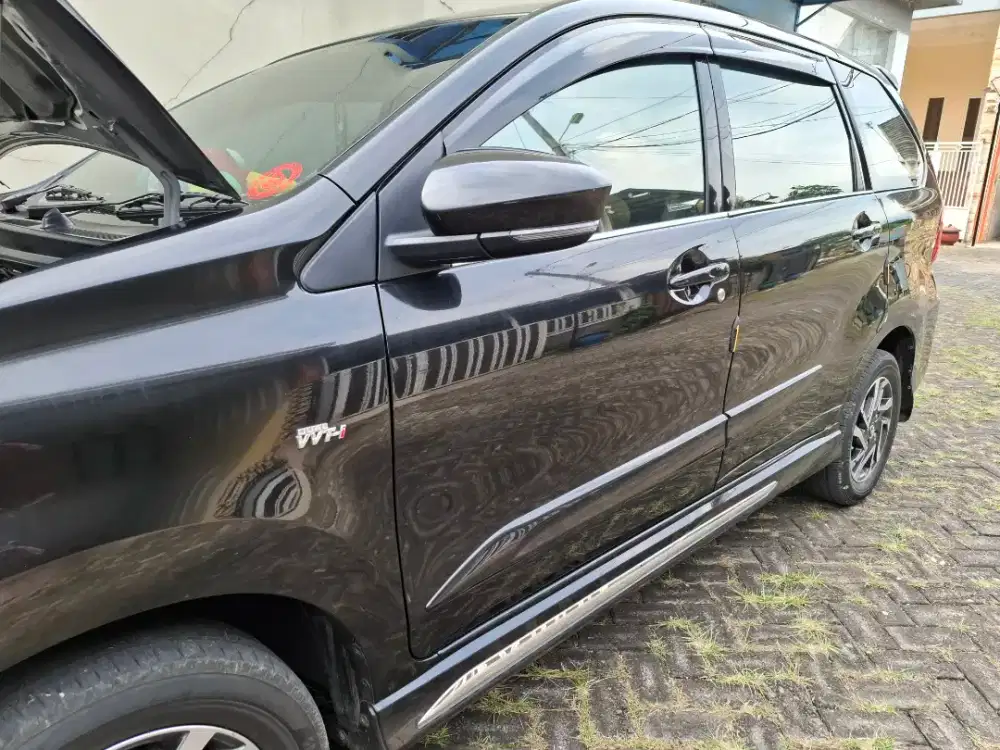 Dijual segera mobil avanza veloz matic 2019