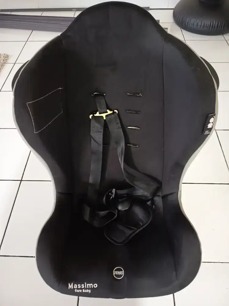 Baby carseat (besi pengunci strap hilang satu)