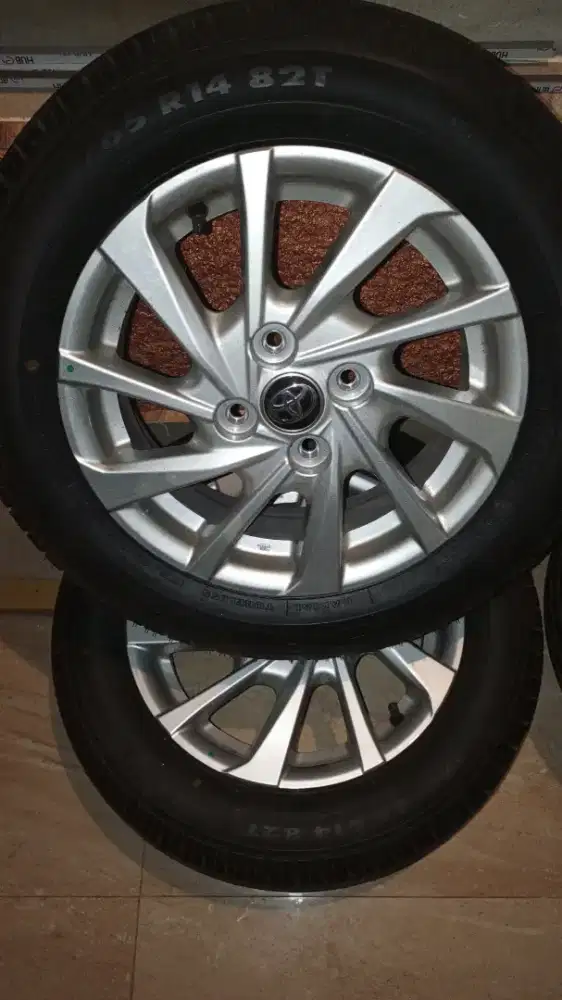 Jual velg R.14 + ban GT RADIAL lobang 4 bekas seperti baru