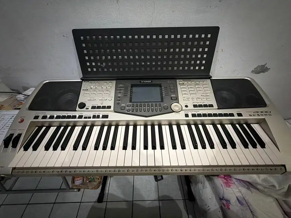 Piano Yamaha PSR2000 dan Korg SP100