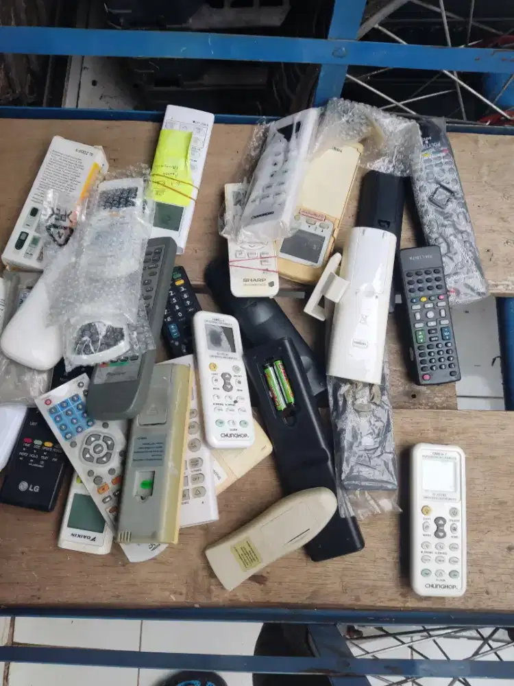 Remote macam2 remote Tv & Ac