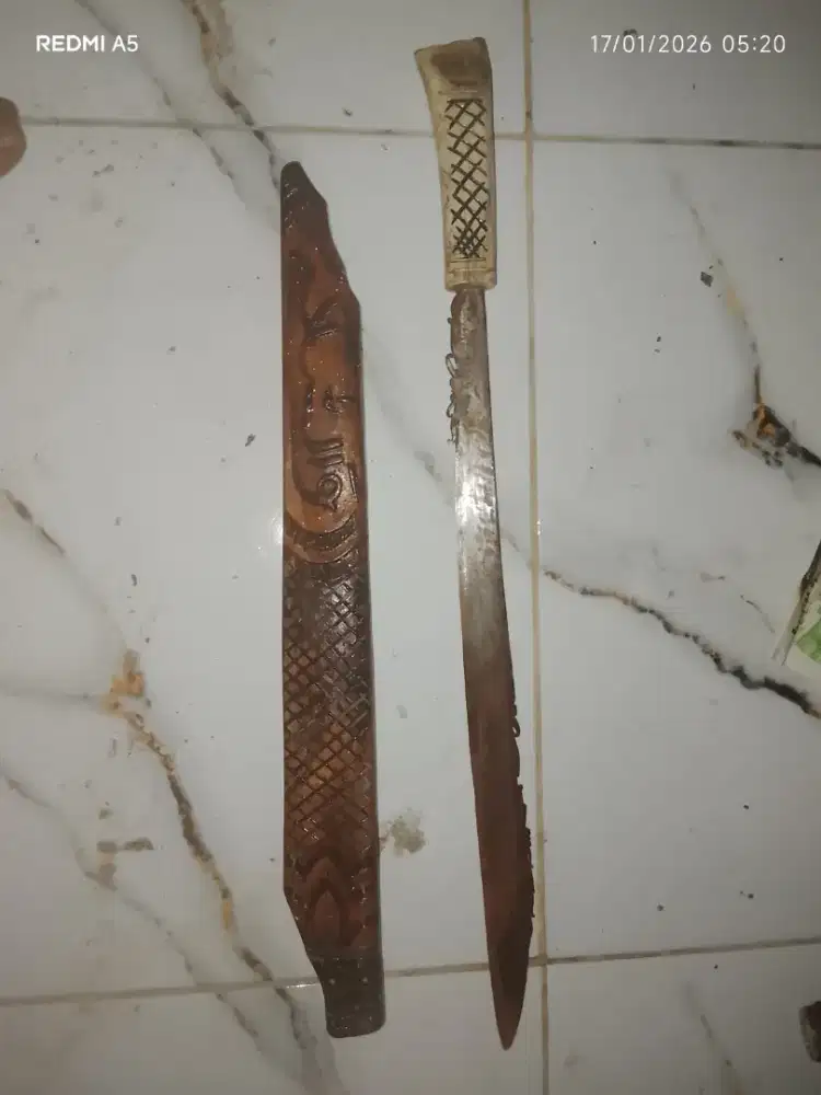 parang ukir bahan baja