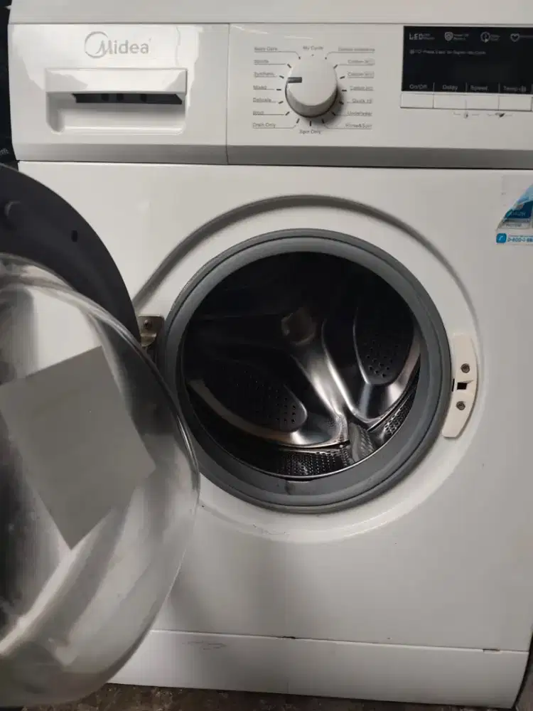 Mesin cuci Midea